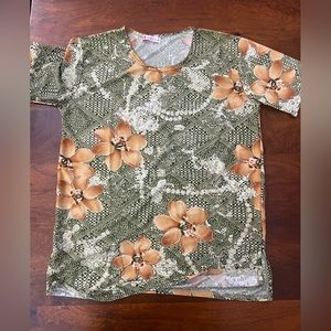 CARLA WOMEN TOP blouse Medium FLORAL Pattern green NWOT